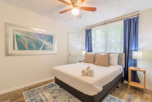 a bedroom with a bed with a ceiling fan at The Delightful Doubles- Unit E- Centrally Located in Columbus
