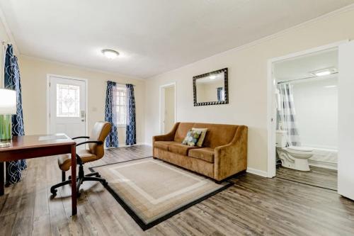 a living room with a couch and a desk at Adorable on Taylor-15 mins to Downtown--- Front Unit in Columbia