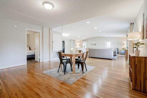 a kitchen and dining room with a table and chairs at Mins to USC Hospital Zoo Columbia Duet-Unit B in West Columbia