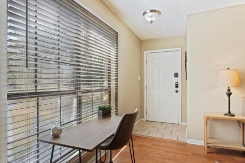 Imagen de la galería de Minutes from Shopping & Dining- Montgomery Marvel, en Mitylene