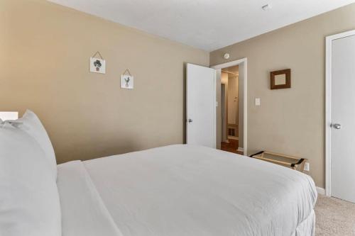 Imagen de la galería de Minutes from Shopping & Dining- Montgomery Marvel, en Mitylene