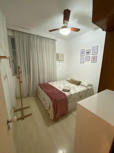 Voodi või voodid majutusasutuse Apartamento em Copacabana ao lado do Metro Siqueira Campos toas