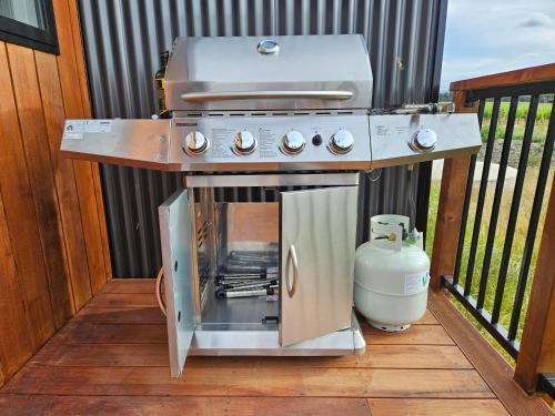 Dapur atau dapur kecil di The Savvy Retreat - vineyard views