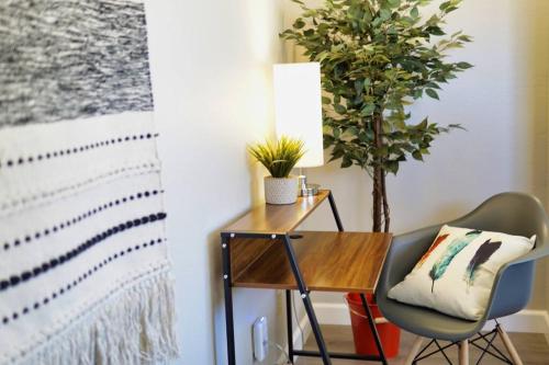 a desk and a chair next to a table with a plant at Oakridge Ranch ※ Sequoia, Kern River & Lake Escape in Lake Isabella