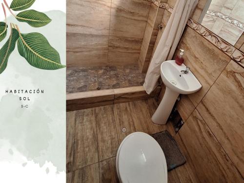 a bathroom with a toilet and a sink at Killari-Hospedaje Puro Jita in Lunahuaná