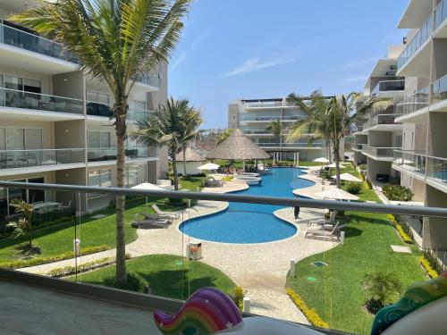 a view of the pool from a balcony of a resort at Departamento de Lujo & Club de Playa in Acapulco