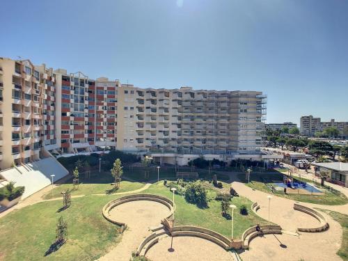 F2 Cabine avec Parking, Lave-linge, Lave-vaisselle, TV - FR-1-715-26