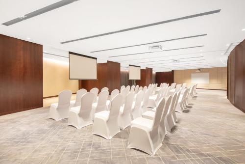 Konferenční prostory v ubytování Crowne Plaza Zhuhai City Center by IHG - offers free one-way shuttle to Chimelong Ocean Kingdom