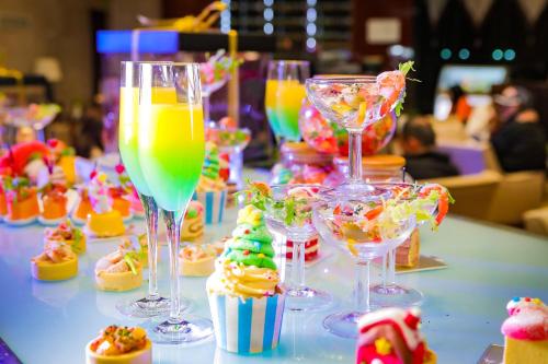 a table topped with glasses of drinks and cupcakes at Crowne Plaza Zhenjiang by IHG in Zhenjiang