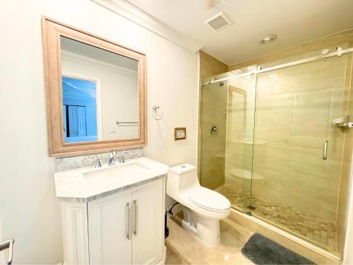 Ένα μπάνιο στο Spacious 4/4 Home Central To All Attractions