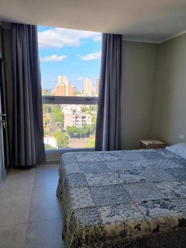 Katil atau katil-katil dalam bilik di Departamento nuevo 2 habitaciones 2 baños y balcón 95m2 Piso alto sobre la costanera