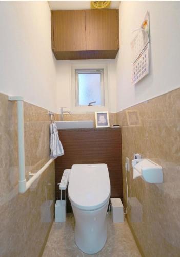 a small bathroom with a toilet and a sink at 板東ビル in Tokyo