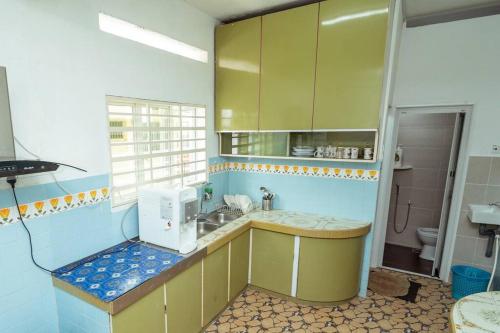 Köök või kööginurk majutusasutuses GLYSM Tambun Stay "Pura Vida"