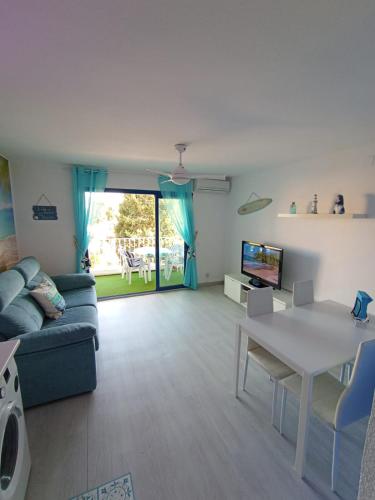 TV a/nebo společenská místnost v ubytování Apartamento enfrente la playa
