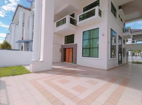 Gallery image of Home away from home in Miri