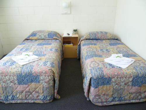 Postel nebo postele na pokoji v ubytování Norfolk Motor Inn