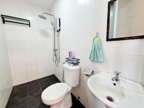 Ένα μπάνιο στο 2 Rooms 6 Guest VIM3, ISP School Desa Parkcity, One Utama, Bandar Menjalara, Kepong, Sri Damansara, Mutiara Damansara, Damansara Perdana, Kota Damansara, Kuala Lumpur