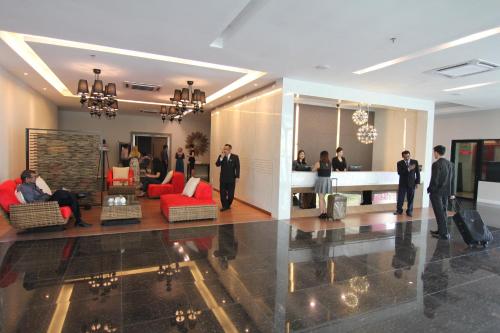 Επισκέπτες που μένουν στο Nexus Regency Suites & Hotel