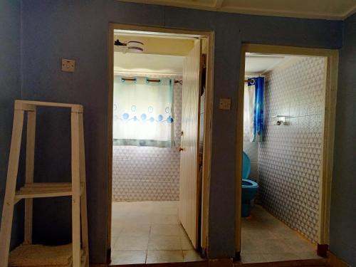 Uma casa de banho em NICK'S AND ESSY'S PLACE