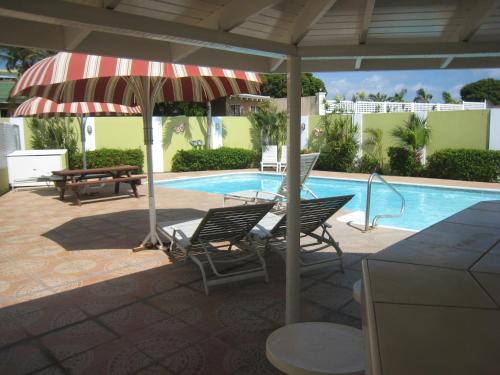 A piscina localizada em Alablanca Apartments Residents Inn ou nos arredores