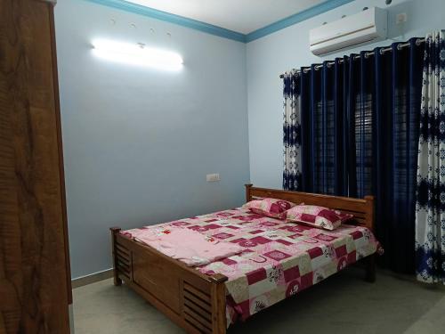 Llit o llits en una habitació de Kausthubham