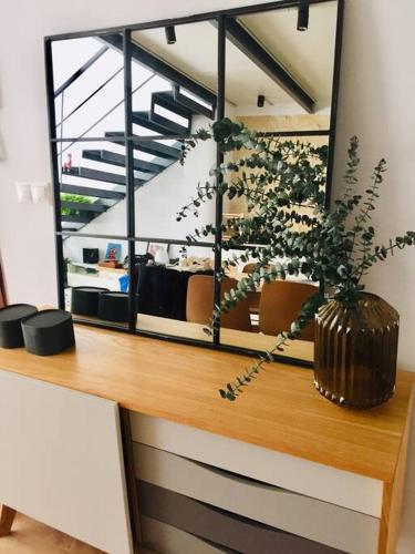 a counter with a mirror and a vase on it at Duplex en el centro de Alicante in Alicante
