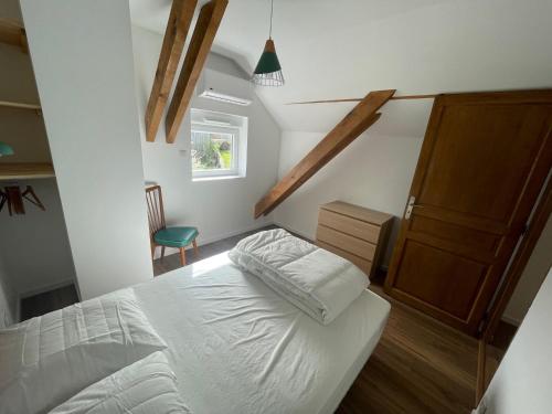 a bedroom with a bed and a wooden cabinet at Gite des 5V in Gerbépal