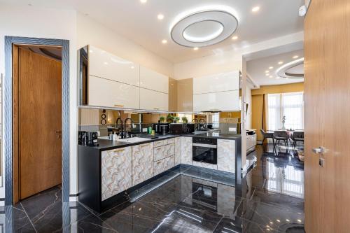 Luxury Royal Central Apartment by Prestige Homes 1066 Budapest, Jókai utca 12 kép - 3