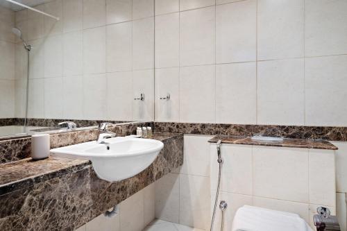Vonios kambarys apgyvendinimo įstaigoje Silkhaus Luxury 1 BDR with Metro Nearby