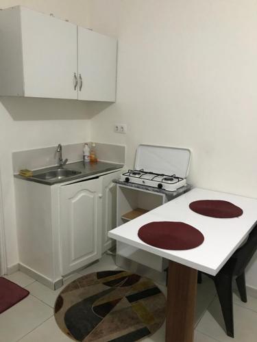 a kitchen with a stove and a counter top at 2SB Hospedagem in Praia
