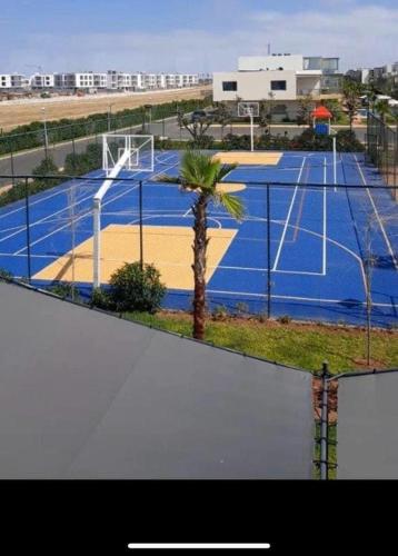 Instalaciones para jugar a tenis o squash en Appart.Blue beach o alrededores