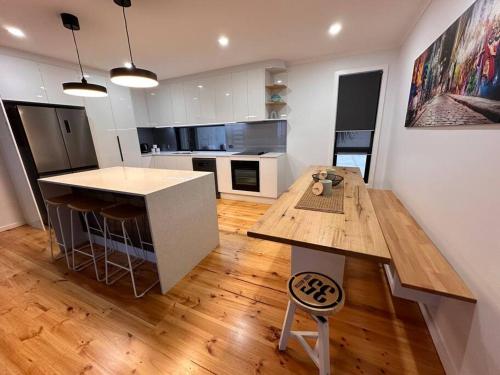 een keuken met een houten tafel en een aanrecht bij The Hilltop, spacious family retreat with views! in Port Lincoln