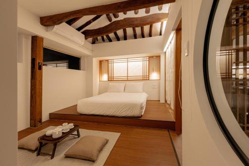 Ένα ή περισσότερα κρεβάτια σε δωμάτιο στο Luxury Hanok Heritage House