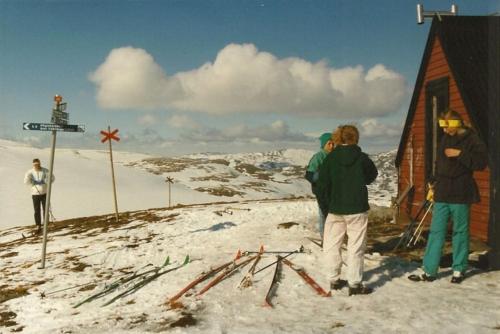 a group of people standing in the snow next to a cabin at Bydalsfjällen Östersund Åre Jämtland in Oviken