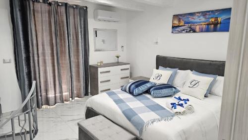 Ένα ή περισσότερα κρεβάτια σε δωμάτιο στο Blue Dreams