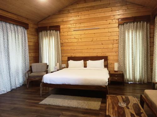 Postel nebo postele na pokoji v ubytování Rishat Sngi Orchid Resort, Shillong