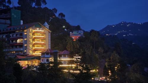 Nespecifikovaný výhled na hory nebo výhled na hory při pohledu z hotelu