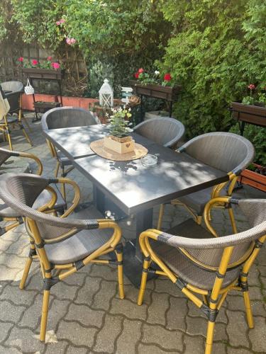 a table and chairs with a plant on top of it at Hotel Pacific in Timişoara