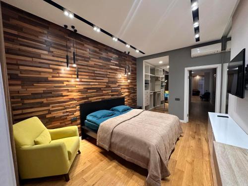 2 Bedroom Apt on Republic Square