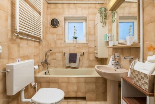 Ένα μπάνιο στο Apartman Adriatic