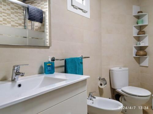 a bathroom with a sink and a toilet at Ría del Burgo in Cambre