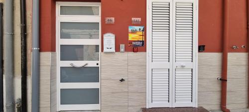 a pair of white doors on the side of a building at Appartamento centro Niscemi 2 in Niscemi