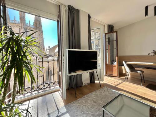 Acariciando la Catedral by Catedral Camino Suites