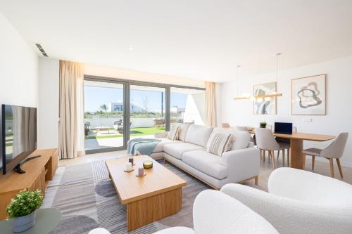 Luxury House Chaparral Golf E70 by AORA STAY