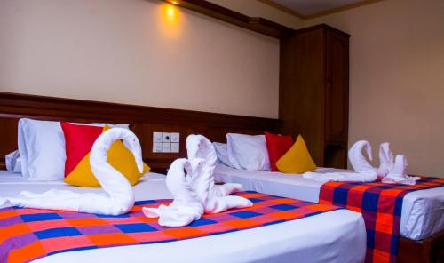 two beds with bunny ears made out of towels at Hotel Lakefield in Kandy