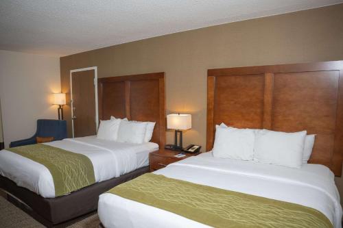 a hotel room with two beds and two lamps at Comfort Inn & Suites Erie - Splash Harbor Indoor Waterpark in Erie