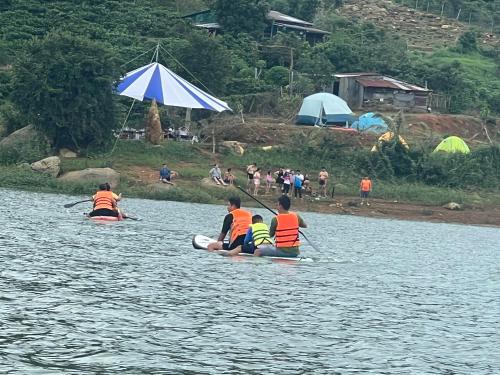a group of people sitting on kayaks in the water at Kala view homestay in Di Linh