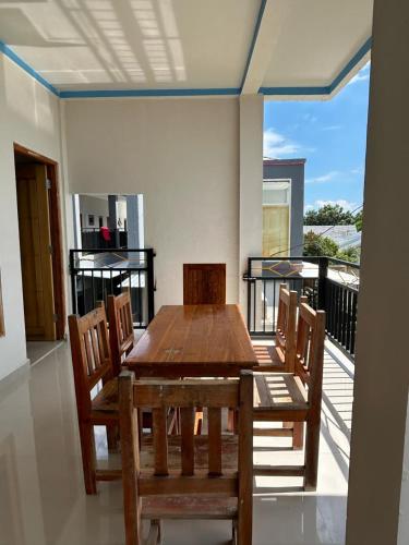 Balkoni atau teres di FOUR-G Home Stay & Komodo Tour