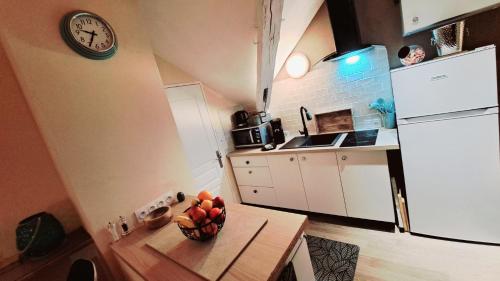 Dapur atau dapur kecil di COSY STUDIO-LOFT climatisé