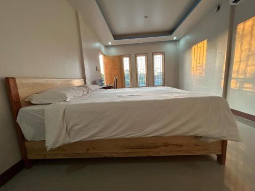 Katil atau katil-katil dalam bilik di FOUR-G Home Stay & Komodo Tour